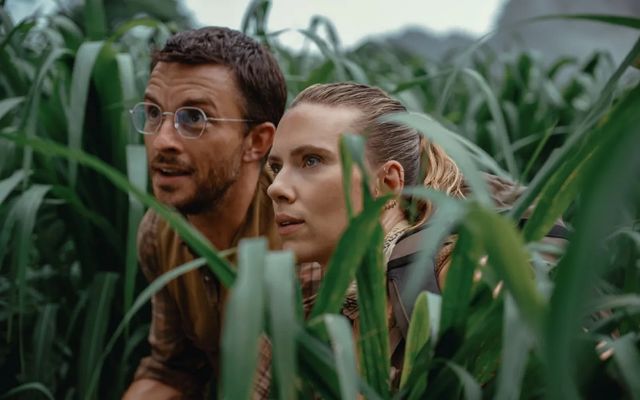 Jonathan Bailey și Scarlett Johansson: Misiune Dinozauri – O Aventură Epică în Preistorie